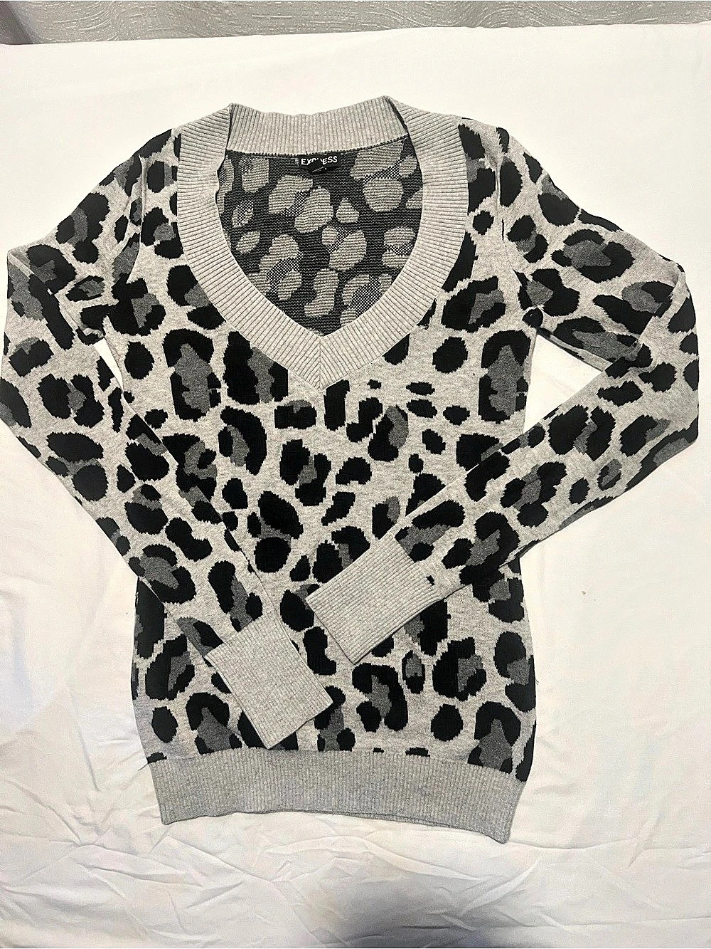 Express Leopard Print V-Neck Cotton Sweater Size Small